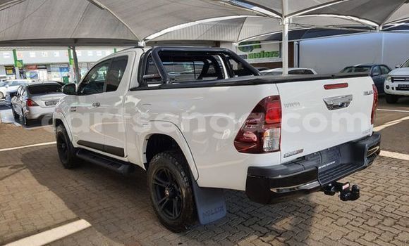 Nunua Ilio tumika Toyota Hilux White Gari ndani ya Bhunya nchini Manzini Nunua Ilio tumika Toyota Hilux White Gari ndani ya Bhunya nchini Manzini