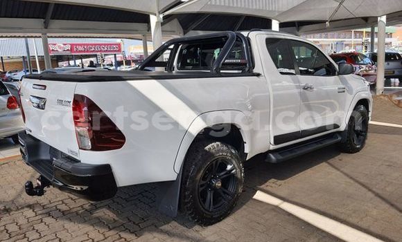 Nunua Ilio tumika Toyota Hilux White Gari ndani ya Bhunya nchini Manzini Nunua Ilio tumika Toyota Hilux White Gari ndani ya Bhunya nchini Manzini
