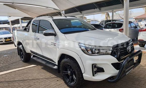 Nunua Ilio tumika Toyota Hilux White Gari ndani ya Bhunya nchini Manzini Nunua Ilio tumika Toyota Hilux White Gari ndani ya Bhunya nchini Manzini