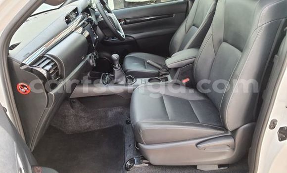 Nunua Ilio tumika Toyota Hilux White Gari ndani ya Bhunya nchini Manzini Nunua Ilio tumika Toyota Hilux White Gari ndani ya Bhunya nchini Manzini