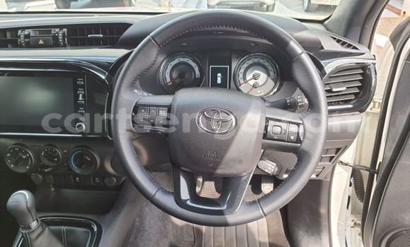 Nunua Ilio tumika Toyota Hilux White Gari ndani ya Bhunya nchini Manzini Nunua Ilio tumika Toyota Hilux White Gari ndani ya Bhunya nchini Manzini