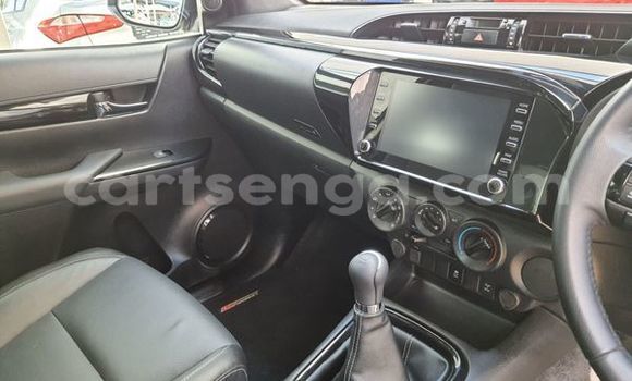 Nunua Ilio tumika Toyota Hilux White Gari ndani ya Bhunya nchini Manzini Nunua Ilio tumika Toyota Hilux White Gari ndani ya Bhunya nchini Manzini