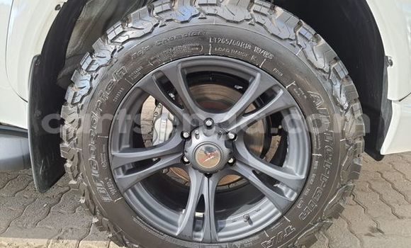 Nunua Ilio tumika Toyota Hilux White Gari ndani ya Bhunya nchini Manzini Nunua Ilio tumika Toyota Hilux White Gari ndani ya Bhunya nchini Manzini