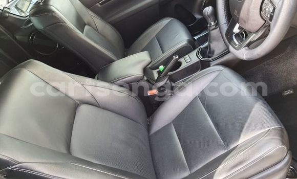 Nunua Ilio tumika Toyota Hilux White Gari ndani ya Bhunya nchini Manzini Nunua Ilio tumika Toyota Hilux White Gari ndani ya Bhunya nchini Manzini