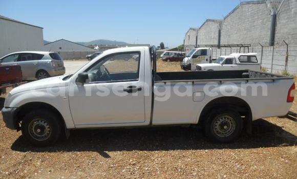 Nunua Ilio tumika Isuzu KB White Gari ndani ya Bhunya nchini Manzini