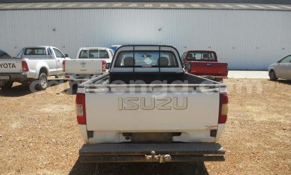 Nunua Ilio tumika Isuzu KB White Gari ndani ya Bhunya nchini Manzini Nunua Ilio tumika Isuzu KB White Gari ndani ya Bhunya nchini Manzini