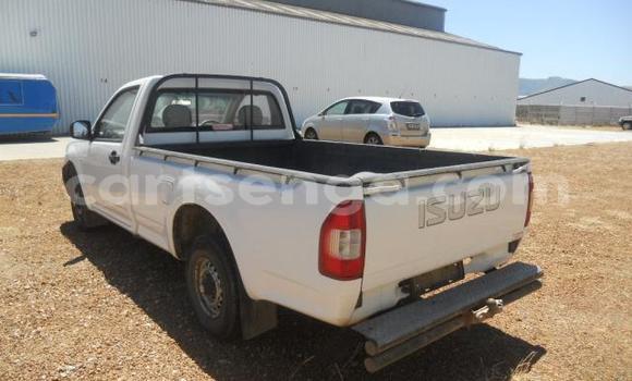 Nunua Ilio tumika Isuzu KB White Gari ndani ya Bhunya nchini Manzini Nunua Ilio tumika Isuzu KB White Gari ndani ya Bhunya nchini Manzini