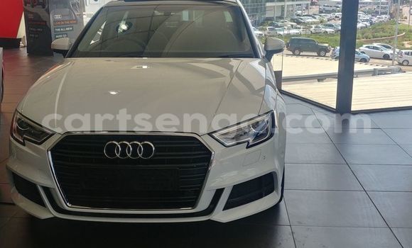 Nunua Ilio tumika Audi A3 White Gari ndani ya Bulembu nchini Hhohho