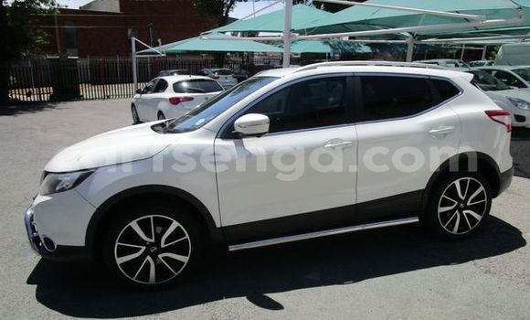 Buy Used Nissan Qashqai White Car in Ezulwini in Hhohho