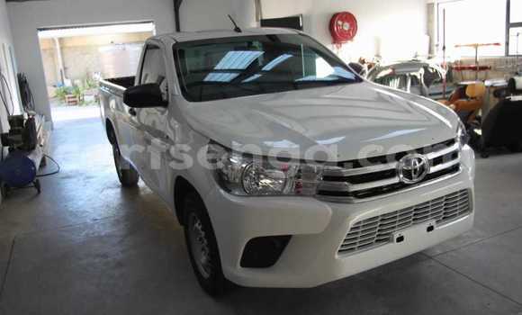 Nunua Ilio tumika Toyota Hilux White Gari ndani ya Mbabane nchini Manzini