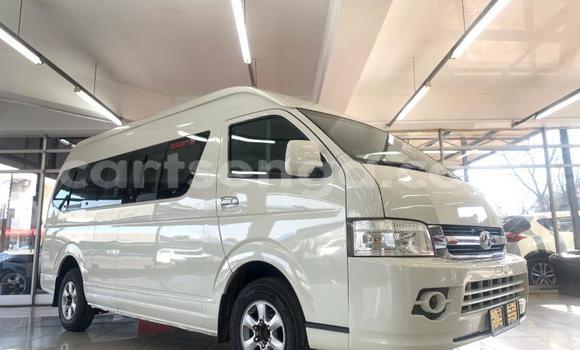 Nunua Ilio tumika Toyota Hiace White Gari ndani ya Bulembu nchini Hhohho