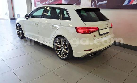 Nunua Ilio tumika Audi S3 White Gari ndani ya Big Bend nchini Lubombo Nunua Ilio tumika Audi S3 White Gari ndani ya Big Bend nchini Lubombo