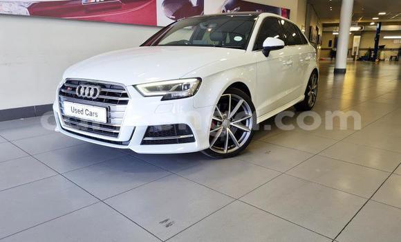 Nunua Ilio tumika Audi S3 White Gari ndani ya Big Bend nchini Lubombo Nunua Ilio tumika Audi S3 White Gari ndani ya Big Bend nchini Lubombo