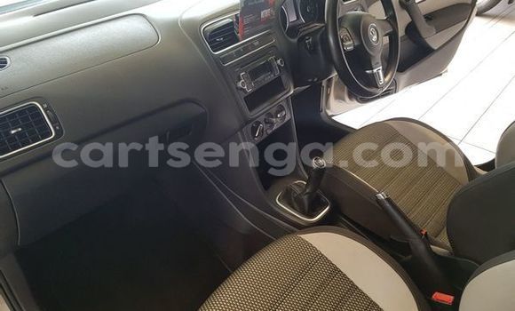 Nunua Ilio tumika Volkswagen Polo Beige Gari ndani ya Ezulwini nchini Hhohho Nunua Ilio tumika Volkswagen Polo Beige Gari ndani ya Ezulwini nchini Hhohho