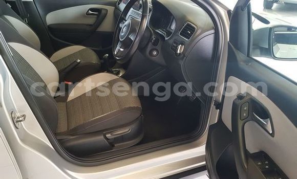 Nunua Ilio tumika Volkswagen Polo Beige Gari ndani ya Ezulwini nchini Hhohho Nunua Ilio tumika Volkswagen Polo Beige Gari ndani ya Ezulwini nchini Hhohho