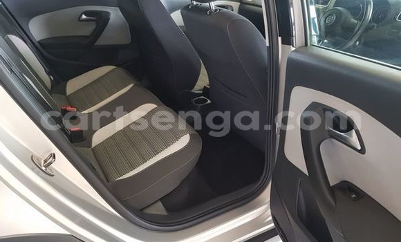 Nunua Ilio tumika Volkswagen Polo Beige Gari ndani ya Ezulwini nchini Hhohho Nunua Ilio tumika Volkswagen Polo Beige Gari ndani ya Ezulwini nchini Hhohho