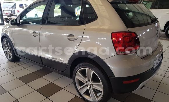 Nunua Ilio tumika Volkswagen Polo Beige Gari ndani ya Ezulwini nchini Hhohho Nunua Ilio tumika Volkswagen Polo Beige Gari ndani ya Ezulwini nchini Hhohho