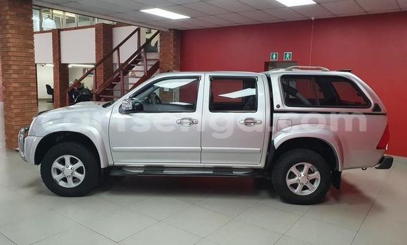 Nunua Ilio tumika Isuzu KB Silver Gari ndani ya Big Bend nchini Lubombo Nunua Ilio tumika Isuzu KB Silver Gari ndani ya Big Bend nchini Lubombo