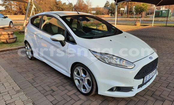 Nunua Ilio tumika Ford Fiesta ST White Gari ndani ya Ezulwini nchini Hhohho Nunua Ilio tumika Ford Fiesta ST White Gari ndani ya Ezulwini nchini Hhohho