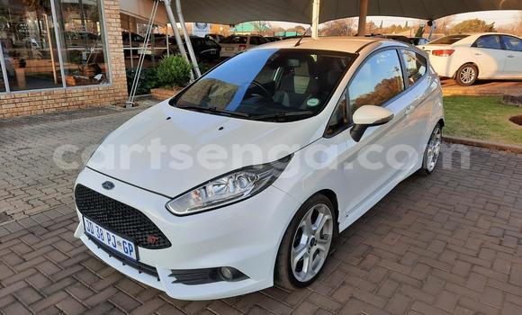 Nunua Ilio tumika Ford Fiesta ST White Gari ndani ya Ezulwini nchini Hhohho Nunua Ilio tumika Ford Fiesta ST White Gari ndani ya Ezulwini nchini Hhohho