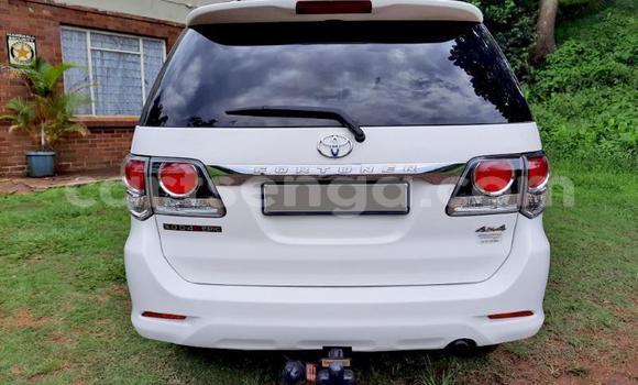 Acheter Occasion Voiture Toyota Fortuner Blanc à Hlatikulu, Shiselweni District Acheter Occasion Voiture Toyota Fortuner Blanc à Hlatikulu, Shiselweni District
