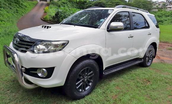 Acheter Occasion Voiture Toyota Fortuner Blanc à Hlatikulu, Shiselweni District Acheter Occasion Voiture Toyota Fortuner Blanc à Hlatikulu, Shiselweni District