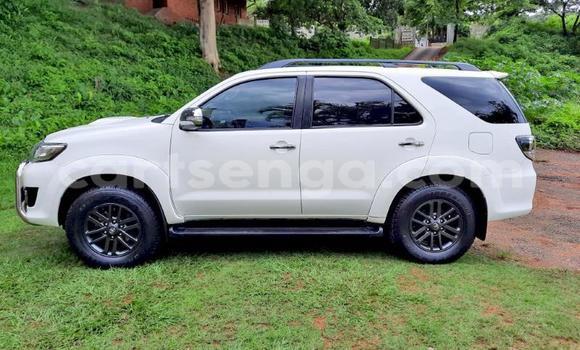 Acheter Occasion Voiture Toyota Fortuner Blanc à Hlatikulu, Shiselweni District Acheter Occasion Voiture Toyota Fortuner Blanc à Hlatikulu, Shiselweni District