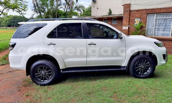Acheter Occasion Voiture Toyota Fortuner Blanc à Hlatikulu, Shiselweni District Acheter Occasion Voiture Toyota Fortuner Blanc à Hlatikulu, Shiselweni District
