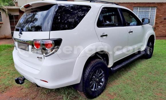 Acheter Occasion Voiture Toyota Fortuner Blanc à Hlatikulu, Shiselweni District Acheter Occasion Voiture Toyota Fortuner Blanc à Hlatikulu, Shiselweni District