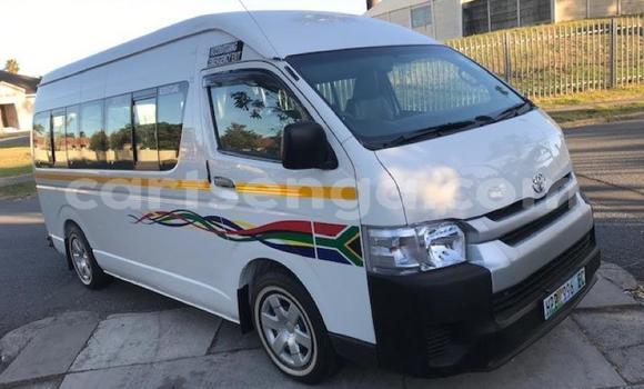 Nunua Ilio tumika Toyota Hiace White Gari ndani ya Ezulwini nchini Hhohho