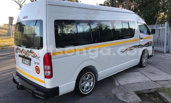 Buy Used Toyota Hiace White Car in Ezulwini in Hhohho Buy Used Toyota Hiace White Car in Ezulwini in Hhohho