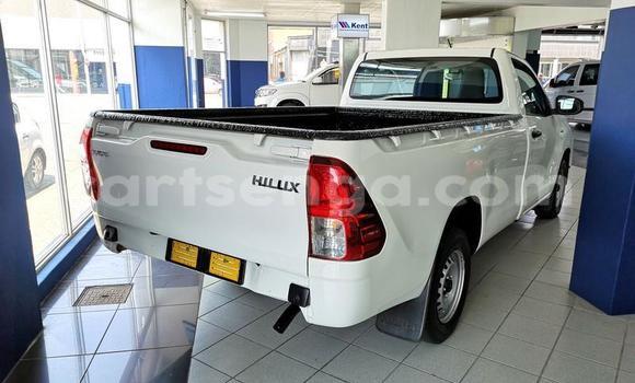 Nunua Ilio tumika Toyota Hilux White Gari ndani ya Manzini nchini Manzini Nunua Ilio tumika Toyota Hilux White Gari ndani ya Manzini nchini Manzini