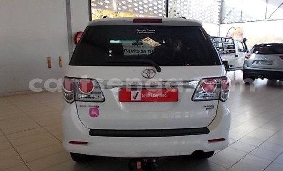 Nunua Ilio tumika Toyota Fortuner White Gari ndani ya Hlatikulu nchini Wilaya ya Shiselweni Nunua Ilio tumika Toyota Fortuner White Gari ndani ya Hlatikulu nchini Wilaya ya Shiselweni