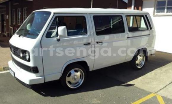 Nunua Ilio tumika Volkswagen Caravelle White Gari ndani ya Ezulwini nchini Hhohho Nunua Ilio tumika Volkswagen Caravelle White Gari ndani ya Ezulwini nchini Hhohho