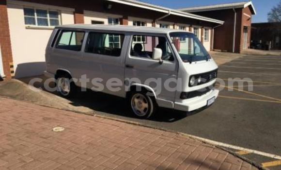 Nunua Ilio tumika Volkswagen Caravelle White Gari ndani ya Ezulwini nchini Hhohho Nunua Ilio tumika Volkswagen Caravelle White Gari ndani ya Ezulwini nchini Hhohho