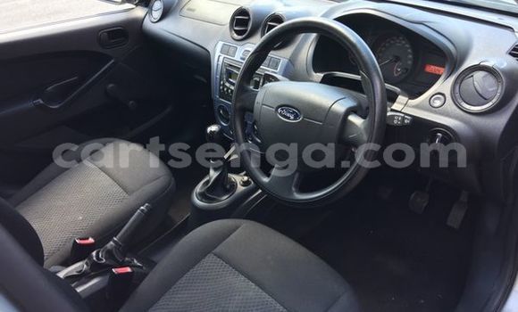 Nunua Ilio tumika Ford Fiesta Beige Gari ndani ya Big Bend nchini Wilaya ya Lubombo Nunua Ilio tumika Ford Fiesta Beige Gari ndani ya Big Bend nchini Wilaya ya Lubombo