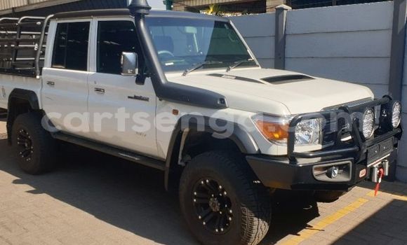 Buy Used Toyota Land Cruiser White Car in Ezulwini in Hhohho Buy Used Toyota Land Cruiser White Car in Ezulwini in Hhohho
