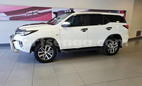 Nunua Ilio tumika Toyota Fortuner White Gari ndani ya Big Bend nchini Lubombo Nunua Ilio tumika Toyota Fortuner White Gari ndani ya Big Bend nchini Lubombo