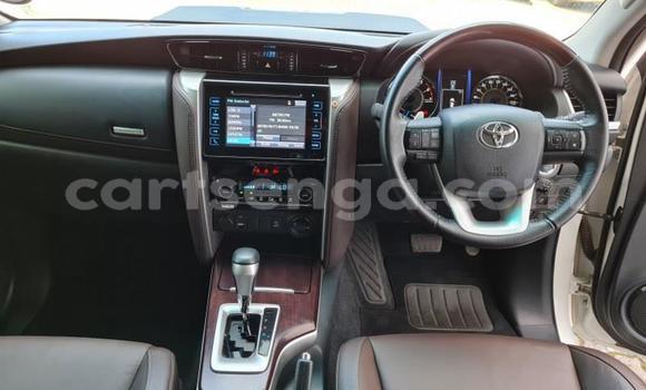 Nunua Ilio tumika Toyota Fortuner White Gari ndani ya Big Bend nchini Lubombo Nunua Ilio tumika Toyota Fortuner White Gari ndani ya Big Bend nchini Lubombo