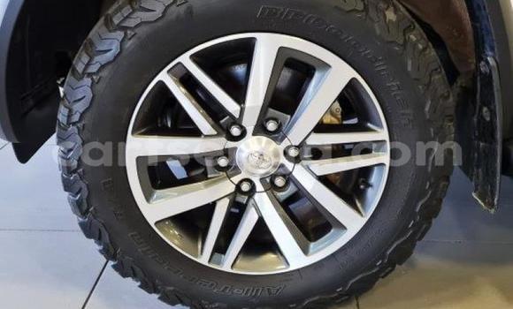 Nunua Ilio tumika Toyota Fortuner White Gari ndani ya Big Bend nchini Lubombo Nunua Ilio tumika Toyota Fortuner White Gari ndani ya Big Bend nchini Lubombo