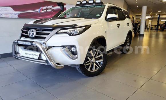 Nunua Ilio tumika Toyota Fortuner White Gari ndani ya Big Bend nchini Lubombo Nunua Ilio tumika Toyota Fortuner White Gari ndani ya Big Bend nchini Lubombo