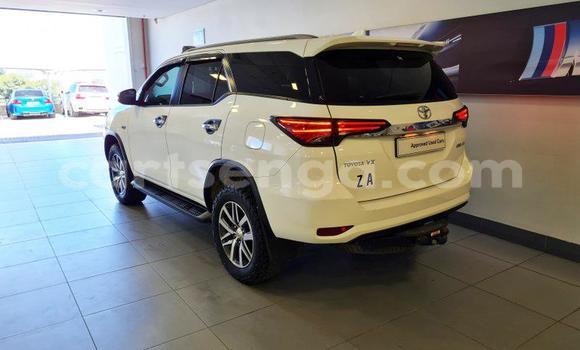 Nunua Ilio tumika Toyota Fortuner White Gari ndani ya Big Bend nchini Lubombo Nunua Ilio tumika Toyota Fortuner White Gari ndani ya Big Bend nchini Lubombo