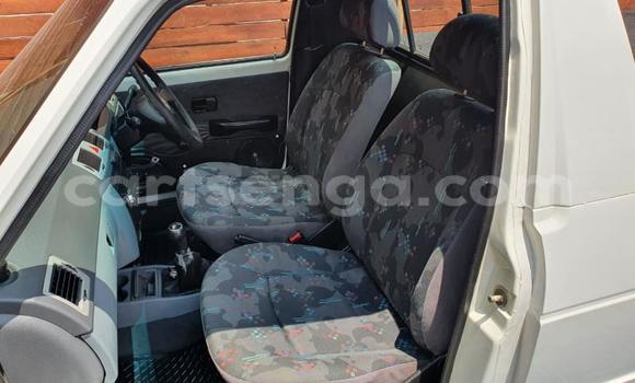 Nunua Ilio tumika Volkswagen Caddy White Gari ndani ya Ezulwini nchini Hhohho Nunua Ilio tumika Volkswagen Caddy White Gari ndani ya Ezulwini nchini Hhohho