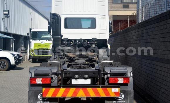 Nunua Ilio tumika Nissan UD White Lori ndani ya Big Bend nchini Lubombo Nunua Ilio tumika Nissan UD White Lori ndani ya Big Bend nchini Lubombo