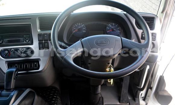 Nunua Ilio tumika Nissan UD White Lori ndani ya Big Bend nchini Lubombo Nunua Ilio tumika Nissan UD White Lori ndani ya Big Bend nchini Lubombo