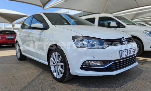 Nunua Ilio tumika Volkswagen Polo White Gari ndani ya Manzini nchini Manzini