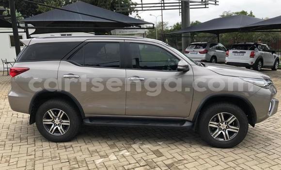 Acheter Occasion Voiture Toyota Fortuner Beige à Ezulwini, Hhohho Acheter Occasion Voiture Toyota Fortuner Beige à Ezulwini, Hhohho