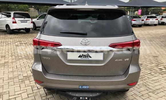 Acheter Occasion Voiture Toyota Fortuner Beige à Ezulwini, Hhohho Acheter Occasion Voiture Toyota Fortuner Beige à Ezulwini, Hhohho