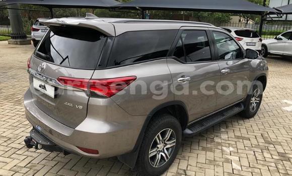 Acheter Occasion Voiture Toyota Fortuner Beige à Ezulwini, Hhohho Acheter Occasion Voiture Toyota Fortuner Beige à Ezulwini, Hhohho