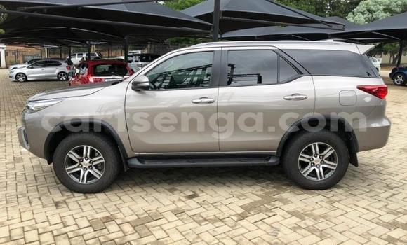 Acheter Occasion Voiture Toyota Fortuner Beige à Ezulwini, Hhohho Acheter Occasion Voiture Toyota Fortuner Beige à Ezulwini, Hhohho